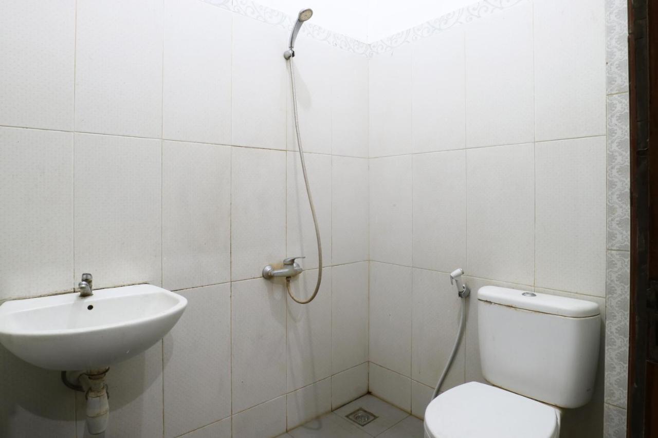 Kartika Syariah Homestay By Stayku Surabaya Exterior foto