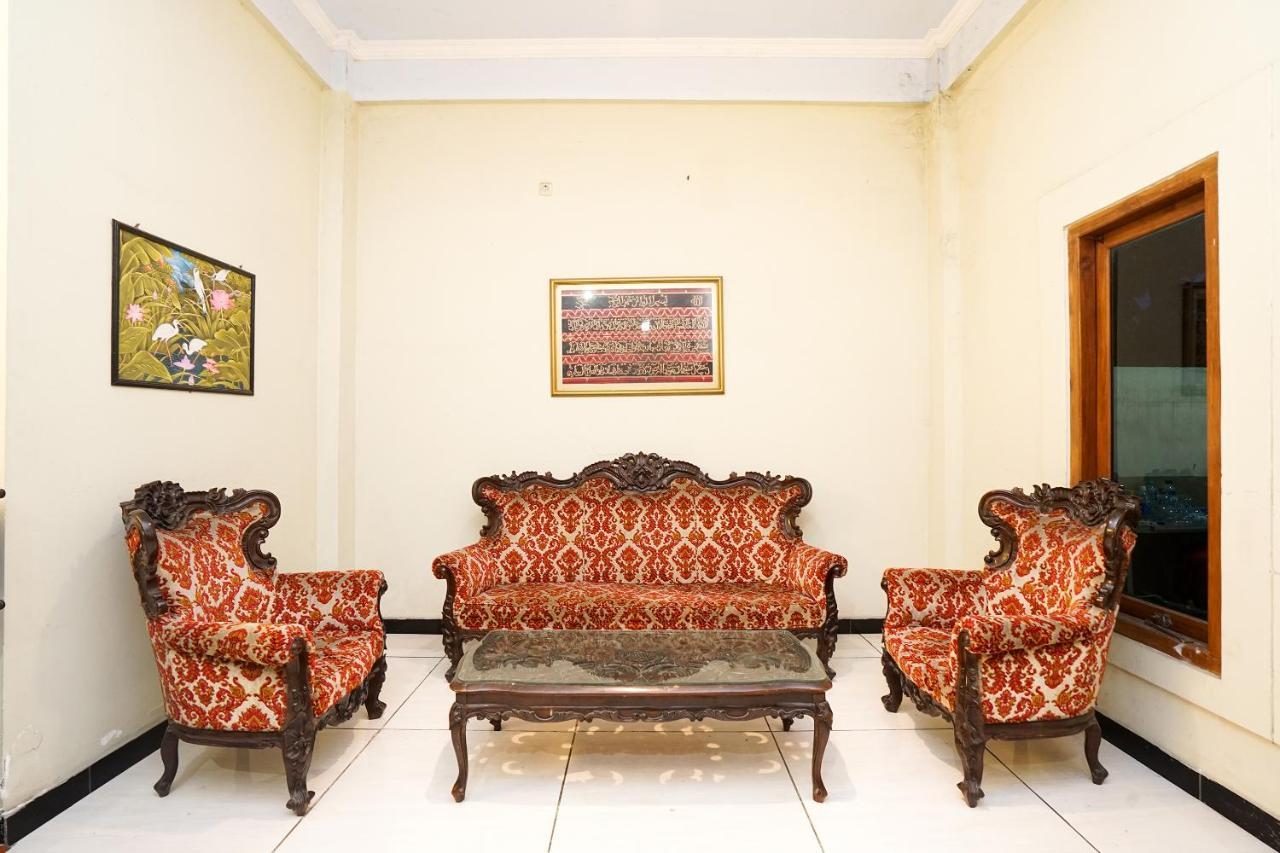 Kartika Syariah Homestay By Stayku Surabaya Exterior foto