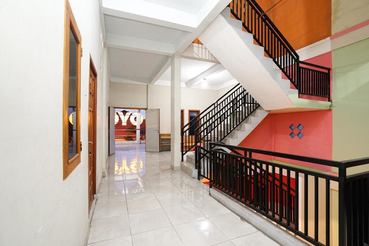 Kartika Syariah Homestay By Stayku Surabaya Exterior foto