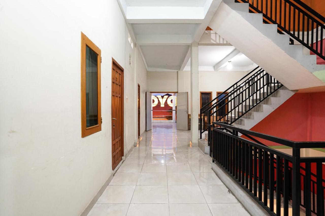 Kartika Syariah Homestay By Stayku Surabaya Exterior foto