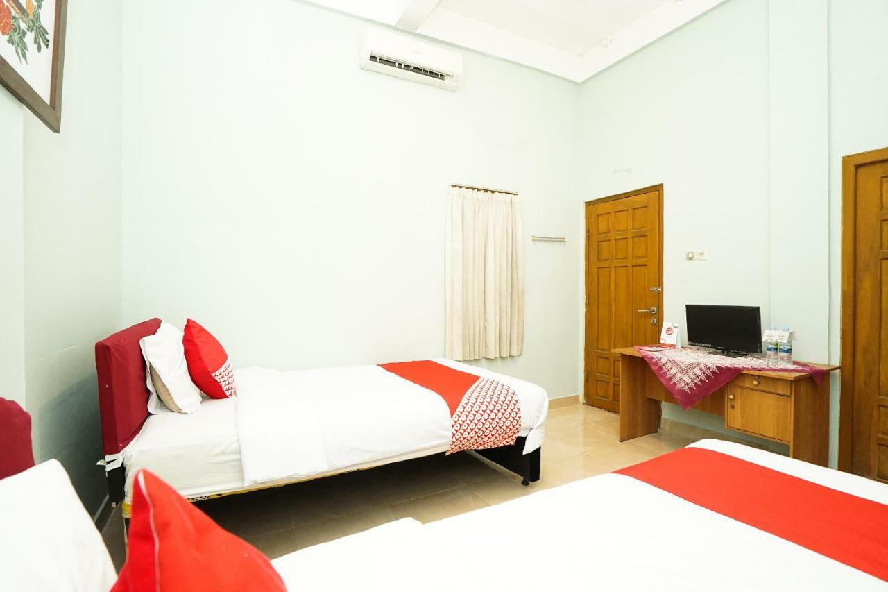 Kartika Syariah Homestay By Stayku Surabaya Exterior foto