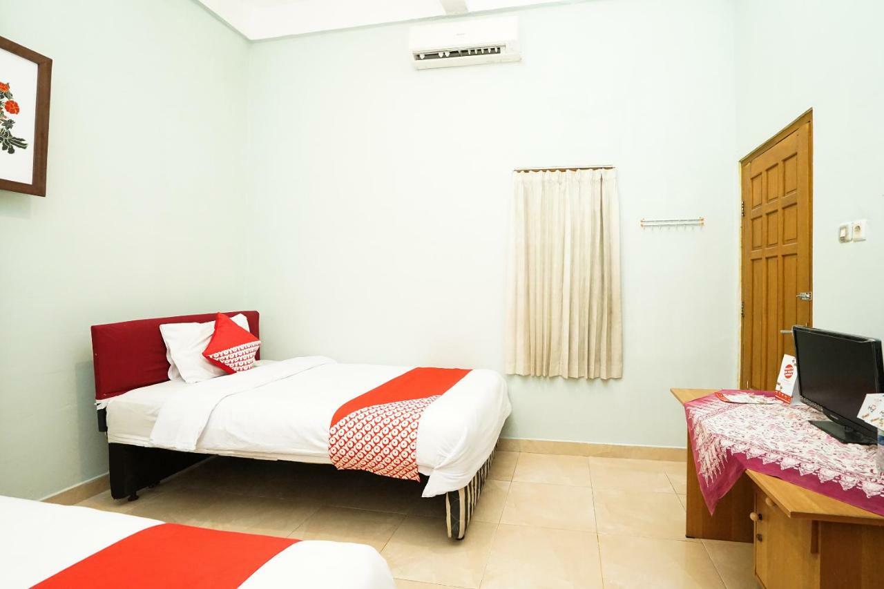 Kartika Syariah Homestay By Stayku Surabaya Exterior foto
