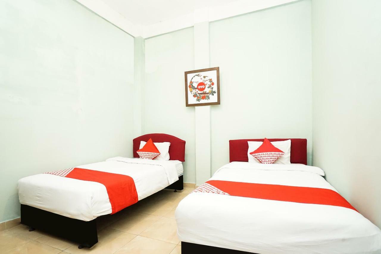 Kartika Syariah Homestay By Stayku Surabaya Exterior foto